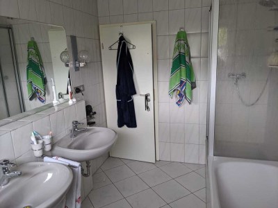 Günstige 5-Zimmer-Doppelhaushälfte mit EBK in Leichlingen (Rheinland)