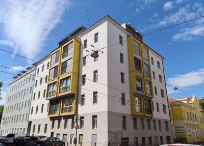 ca. 4,5 % Bruttoanfangsrendite -
unbefristet vermietete 2-Zimmer-Wohnung inkl. Freifläche!