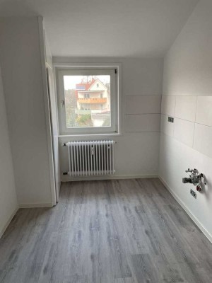 Sanierte 3-Zimmer-Dachgeschosswohnung mit Garage in Göttingen-Weende