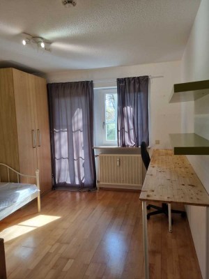 Helle 1-Zimmer Wohnung + EBK *Terrasse* - bevorzugt an Studenten, Azubis