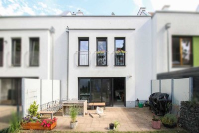 Grüne Oase: DHH mit eigenem Garten in urbaner Lage