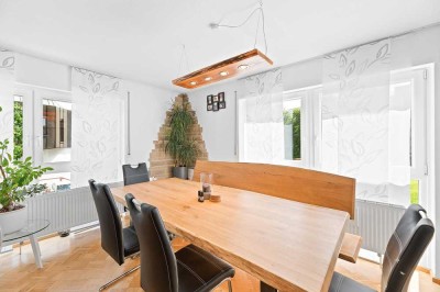 2-Etagen-Wohnung mit  2 TG-Stellplätze, Solarkraftwerk,  Einbauküche, Balkon und Terrasse