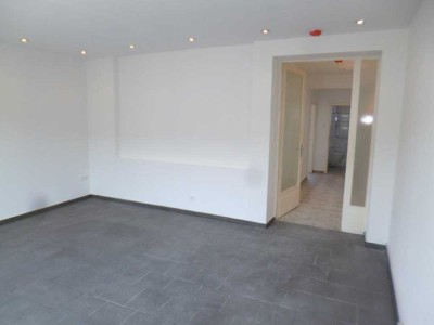 Große Wohnung mit Balkon in D-Zentrum!