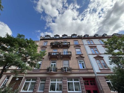 Altbaujuwel mit zwei Balkonen in bester Nordendlage!