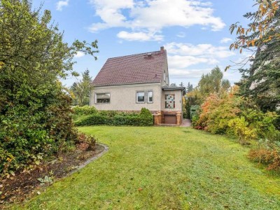 Wohnen und Arbeiten optimal kombiniert: Großes Haus mit Werkstattgebäude in Schorfheide/Lichterfelde