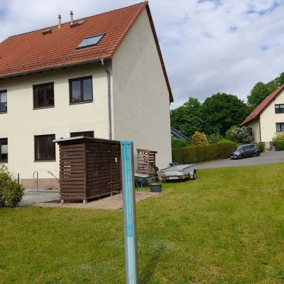 Geräumige 2-geschossige DHH mit toller Aussicht