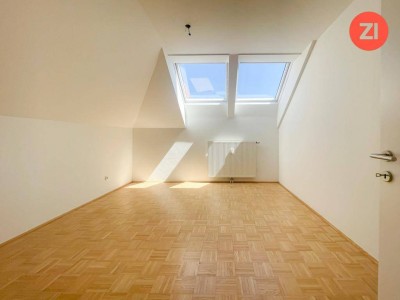 Geförderte 3- Zimmer Dachgeschoss-Wohnung inkl. Loggia und Stellplatz! Einbau einer Küche möglich