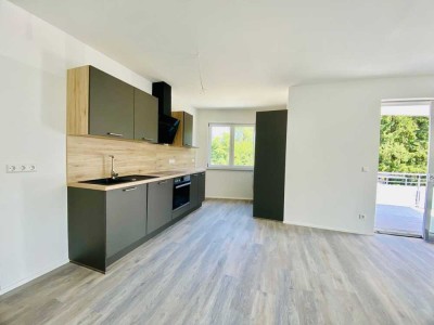 Moderne 3,5-Zi.-OG-ETW Bj. 2024 in attraktivem MFH 
2 km v. Ellw. Zentrum