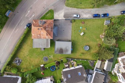 Neuwertige Stadtvilla mit Garten und großer Garage