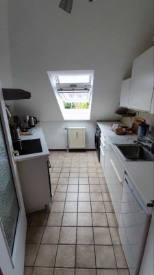 Geschmackvolle 1-Zimmer-Dachgeschosswohnung mit Balkon und EBK in Ottobrunn