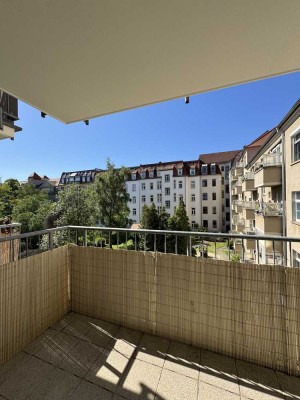 ++ Tolle, große 2-Raum-Whg. mit saniertem Bad und EBK (Abverkauf)++