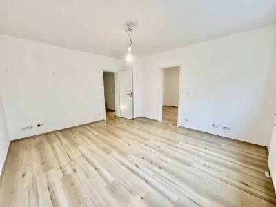 Neuwertige - 2 Zimmerwohnung -  mit Einbauküche, Aufzug SOFORT FREI