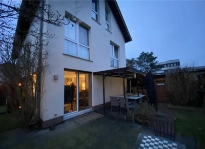 Sehr schöne Doppelhhaushälfte mit Garten