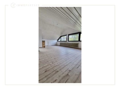 Helle 2-Zimmer-Dachgeschosswohnung mit Einbauküche in ruhiger Lage