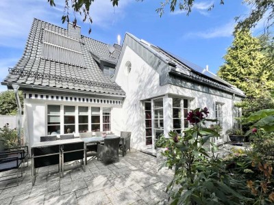 Modernes Einfamilienhaus mit Gartenidylle und nachhaltiger Energietechnik in Bad Meinberg