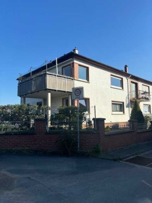 Schöne 3 Zimmer Wohnung mit großem Balkon