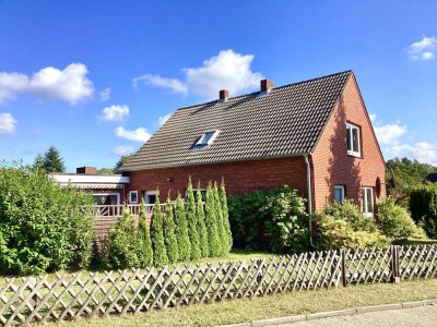 Teilmodernisiertes Einfamilienhaus mit Anbau