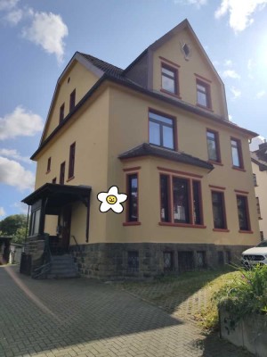 Schöne, helle 2.5 Zimmer DG-Wohnung in einer Jugendstilvilla, mit eigenem Stellplatz vor dem Haus