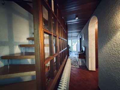 Freistehendes Einfamilienhaus mit großem Grundstück & direkter Waldrandlage