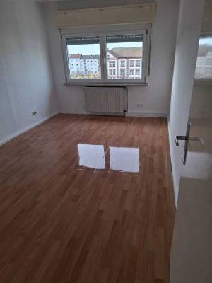 frisch renovierte 2 Zimmer Wohnung