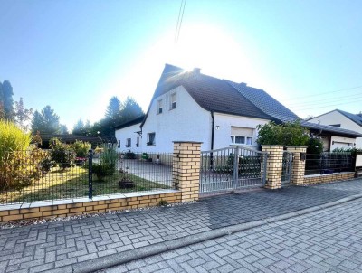 „Platz für Träume!“ – Großzügige Doppelhaushälfte mit Gartenparadies und vielen Extras