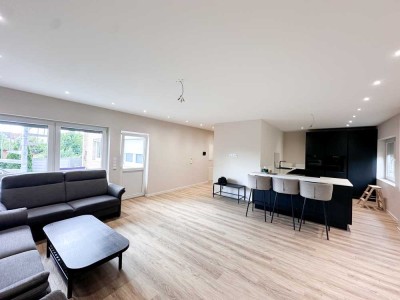 Einfamilienhaus mit Einliegerwohnung und großem Grundstück