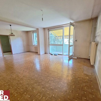 LAGE ZÄHLT- Charmante 5-Zimmer-Wohnung im Grünen -- SANIERUNGSBEDARF