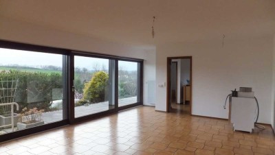 Ansprechende und gepflegte 4-Raum-EG-Wohnung mit Terrasse in Neuhof Hattenhof