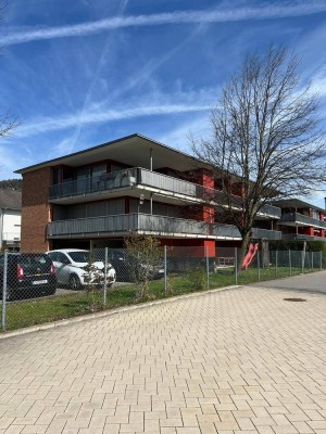 "Urbanes Sonnenrefugium: Dachgeschosswohnung mit Großzügiger Eckterrasse für Morgen- und Mittagssonnenanbeter"