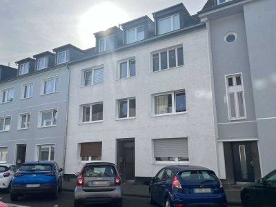 Provisionsfrei! Sanierungsbedürftige Wohnung in Köln-Dellbrück!
