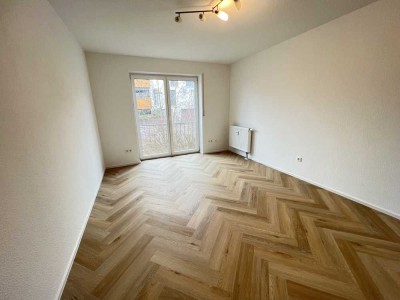 Exklusive, 2024 renovierte 1-Raum-EG-Wohnung mit EBK in Neu-Ulm