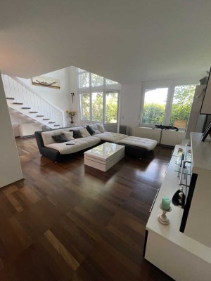 Lichtdurchflutete 141m² große Maisonette Wohnung mit 4 Zimmern und großzügiger Terrasse