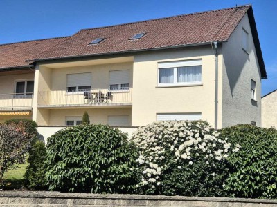Käuferprovisionsfrei! Großzügige Eigentumswohnung mit Loggia, Einbauküche und Einzelgarage!