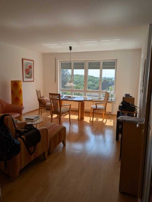 Zentral gelegene Wohnung mit Einbauküche, Balkon und tollem Blick