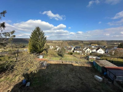 Hanglage mit freiem Süd-West-Blick über die Dächer von Reiskirchen-Hattenrod!