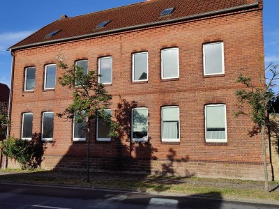 MEHRFAMILIENHAUS  auf ca. 6.000 m² großem Grundstück (teils Acker) in 39345 Haldensleben OT Satuelle