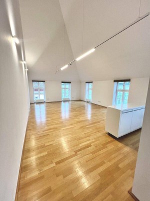 Dachgeschoss-Maisonette mit 128m² &amp; Terrasse, 4 Zimmer in 1090 zu Mieten!