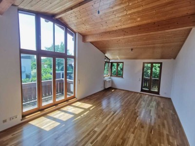 Feldafing (Starnberger See) - großzügige, helle 3-Zimmer-DG-Wohnung - 97 m²