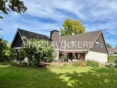 Freistehendes Ein-bis Zweifamilienhaus mit Pool und großzügigem Grundstück