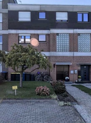 GROßZÜGIG !!! 2-Familien-RMH mit guter Aufteilung, angenehmes-GS, in gewachsener Wohnlage
