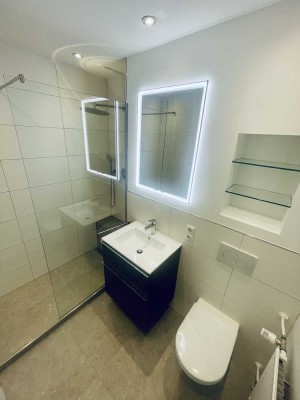 Neu saniert: Sonniges Appartement in Bogenhausen mit Balkon, neuer Küche & Bad sowie Stellplatz