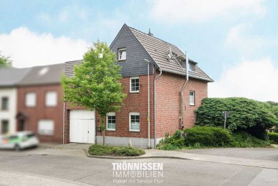 Gemütliche Raumaufteilung und liebevolle Gartengestaltung in Heinsberg-Schafhausen