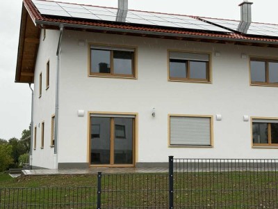 Moderne Doppelhaushälfte-Erstbezug in ruhiger Lage