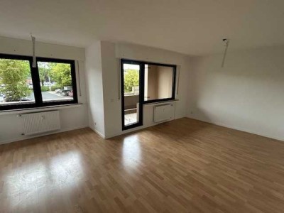 3,5 Zimmer mit Balkon - frisch renoviert ! - neuer Nachmieter gesucht