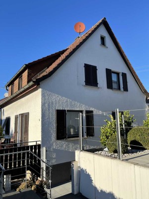 Helle, schöne gemütliche , teilmöblierte gepflegte 2-Zi-Wohnung geeignet für 1-2 Pers