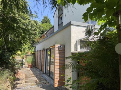 Stilvolle, sanierte 1,5-Raum-EG-Wohnung mit geh. Innenausstattung mit Balkon und EBK