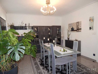 Großzügiges Einfamilienhaus mit Pergola, Carport und Co.