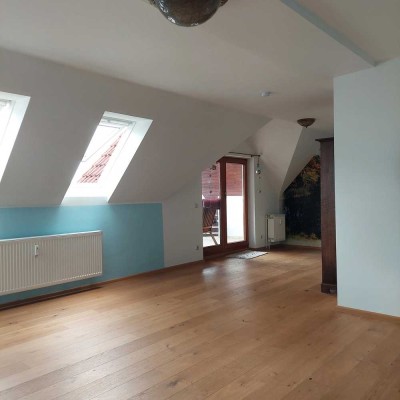 Eine Dachgeschosswohnung zum Verlieben - optimal für Singles, Paare oder zur Kapitalanlage