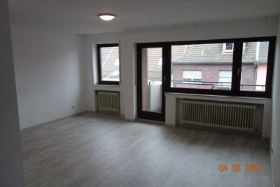 Gepflegte 3-Zimmer mit EBK und 2 Balkonen