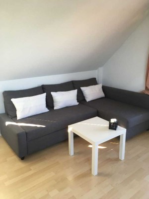Möblierte, gepflegte 1-Zimmer-DG-Wohnung mit Balkon und EBK in Stuttgart-Heumaden